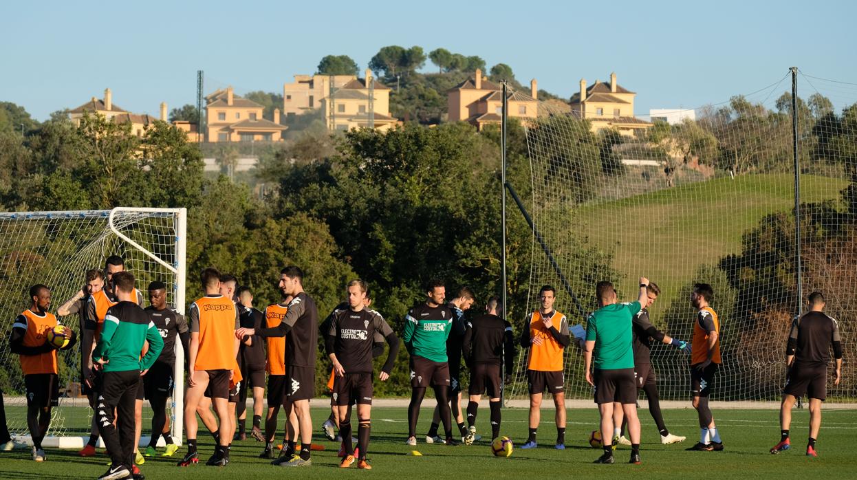 La plantilla del Córdoba CF se ejercita el martes en la concentración en Montecastillo