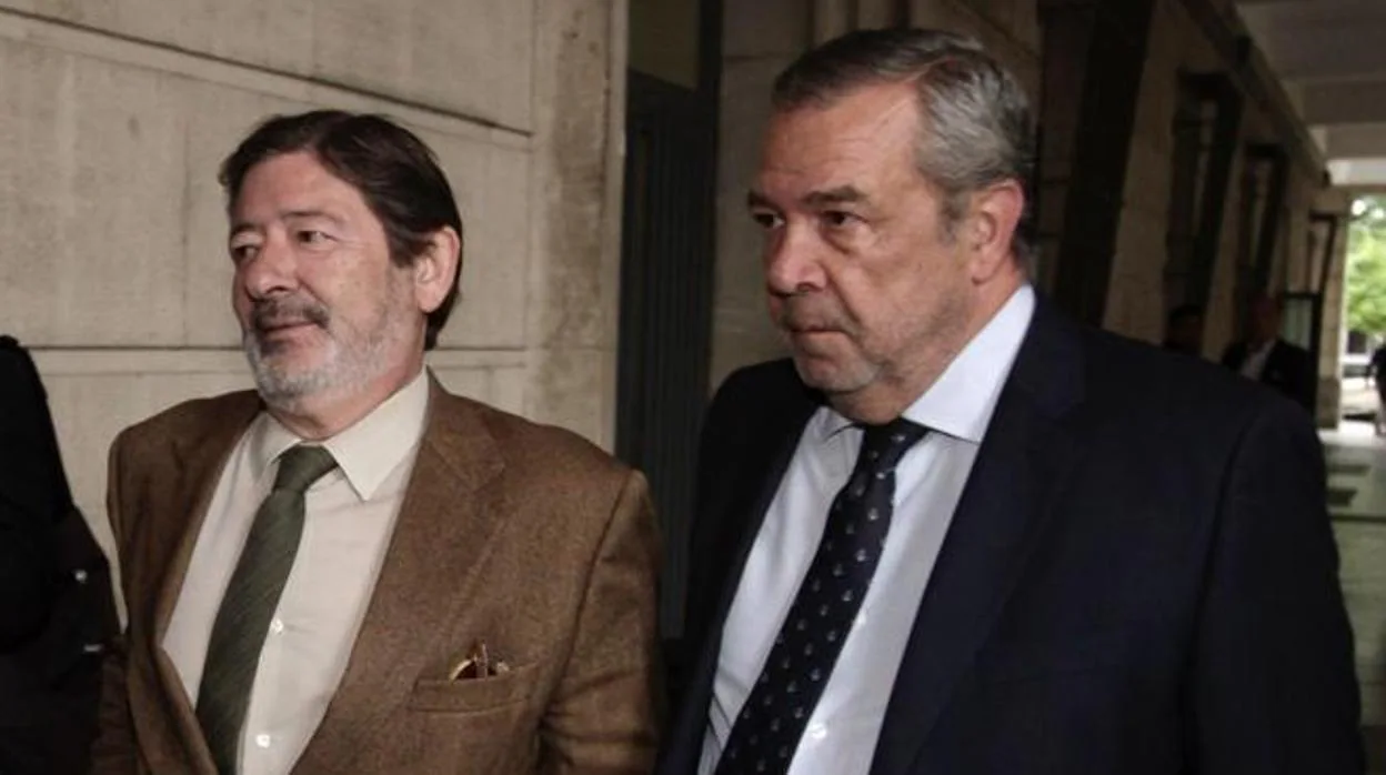 Francisco Javier Guerrero y Carlos Sierra, en los Juzgados de Sevilla