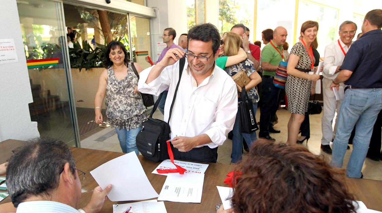 Joaquín Dobladez en un congreso del PSOE en 2012