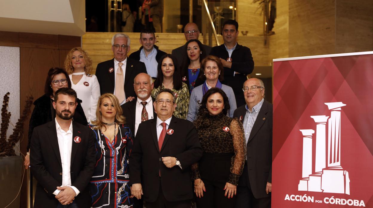 Ricardo Rojas junto a su equipo en la presentación de Acción por Córdoba