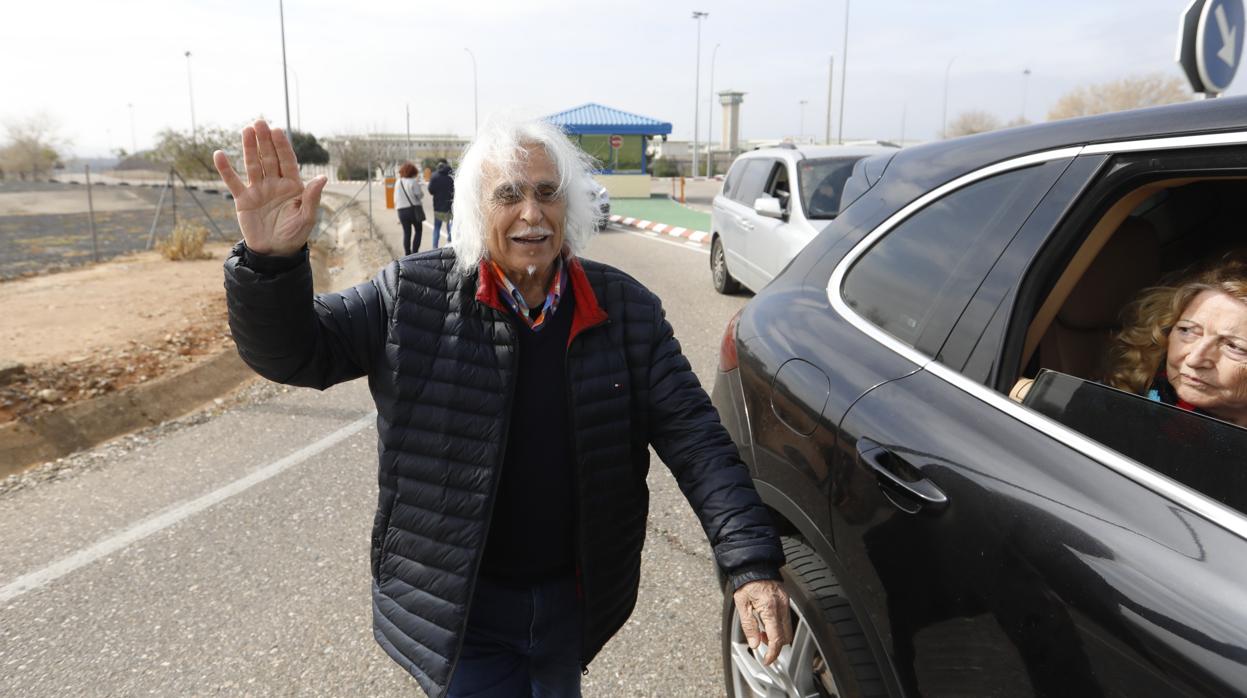 Rafael Gómez a la salida de prisión sobre las 14.00 horas de este lunes en Alcolea