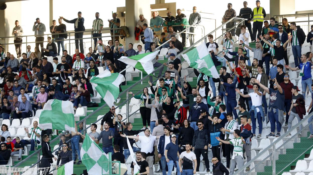 La afición del Córdoba ante el Málaga