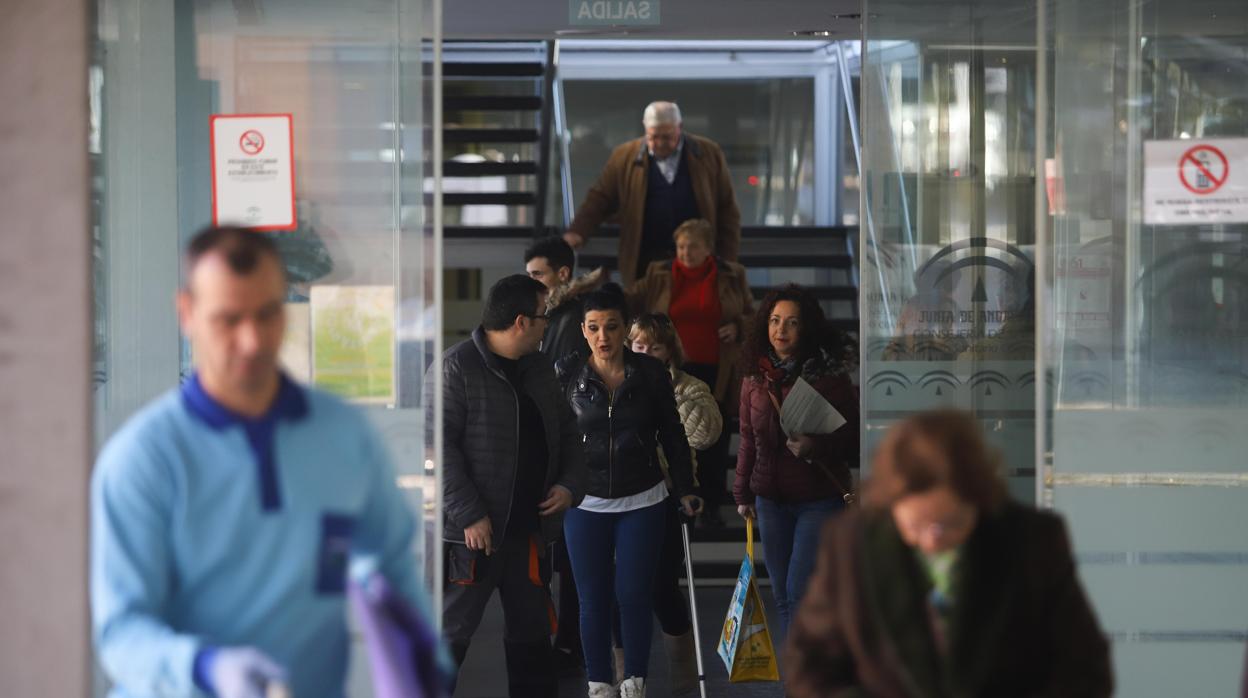 Los relatos de pacientes que esperan su turno para ser operados por el SAS son desgarradores