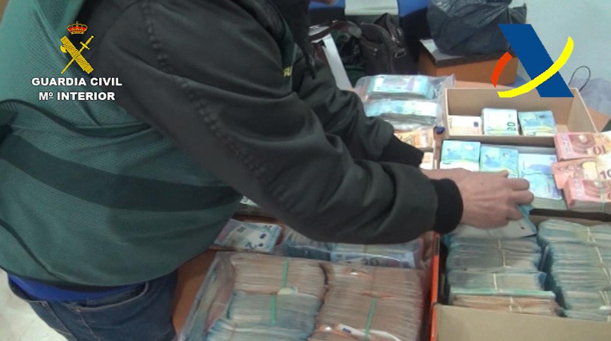 Desarticulada un red internacional de tráfico de hachís con 32 detenciones en Sevilla y Cádiz