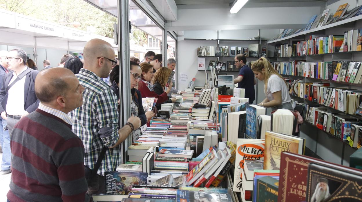 Expositores en la Feria del Libro de Córdoba