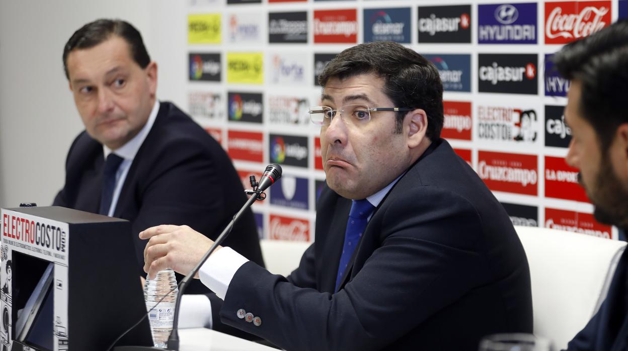 El presidente del Córdoba, Jesús León, en una rueda de prensa