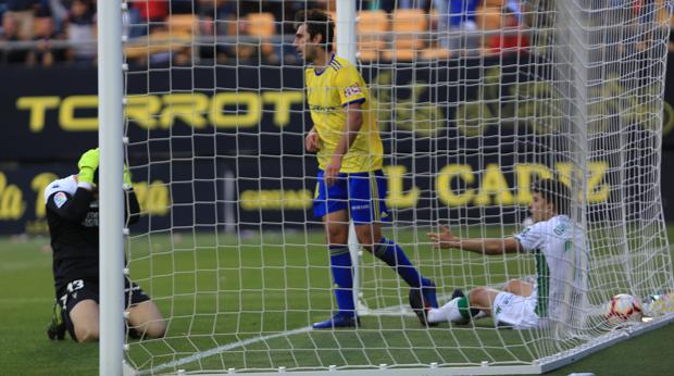 Córdoba CF | Quintanilla cometió otro fallo garrafal que costó un gol