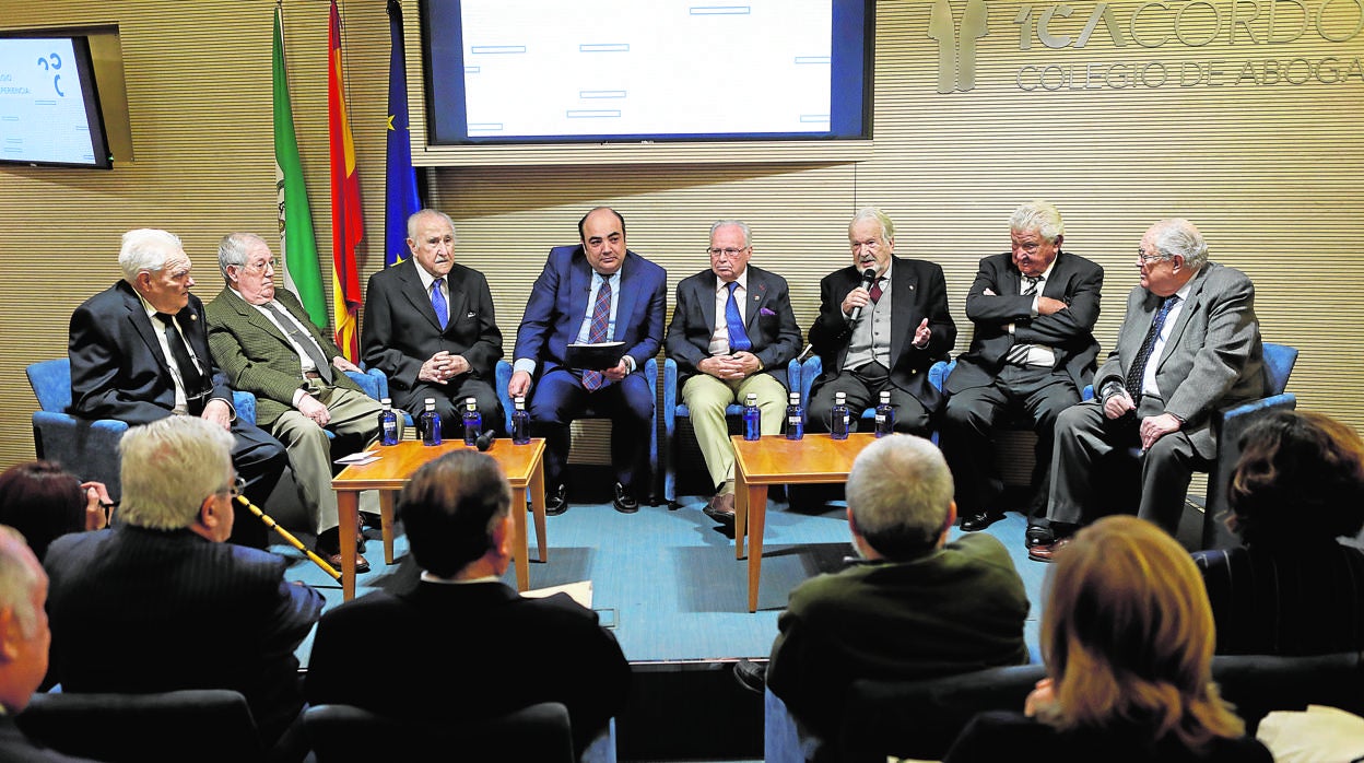 La mesa redonda organizada ayer por el Colegio de Abogados
