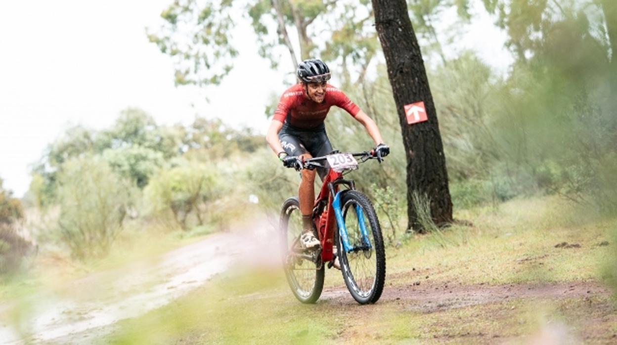 Natalia Fischer, en un tramo de la contrarreloj en Linares