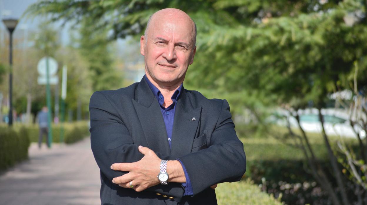 Julio Vao, expresidente de Vox en Granada, liderará una escisión del partido.