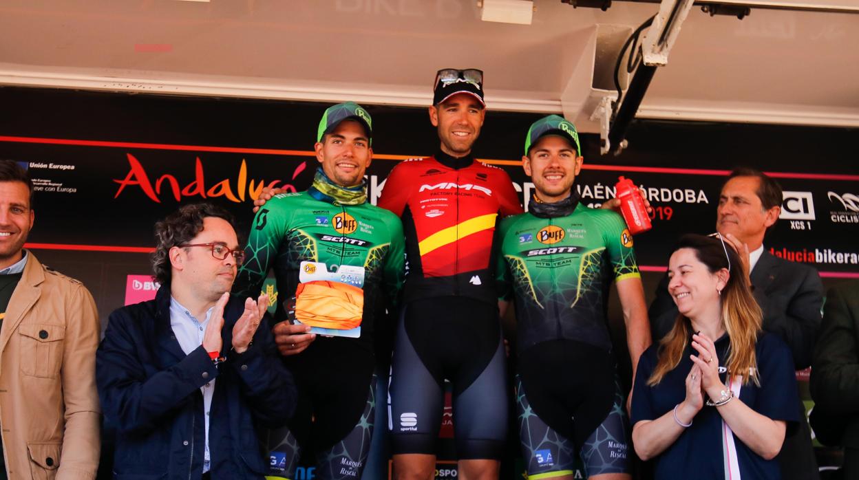 Podio final de la quinta etapa