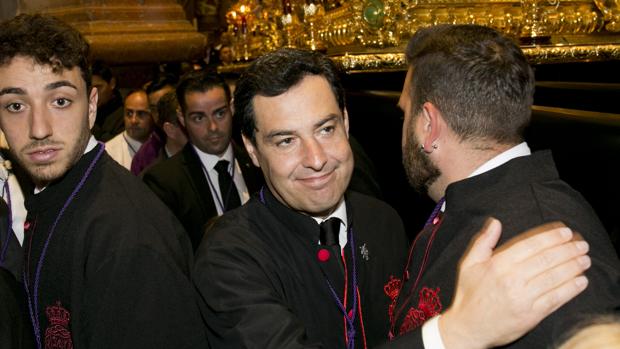 La lluvia evita la penitencia de Juanma Moreno en Málaga