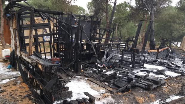 Un incendio destruye cerca de 40 chabolas en un asentamiento de inmigrantes en Moguer