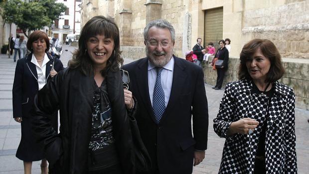 El consejero de Salud advierte que fue el PSOE quien indagó en el sueldo de Bernat Soria