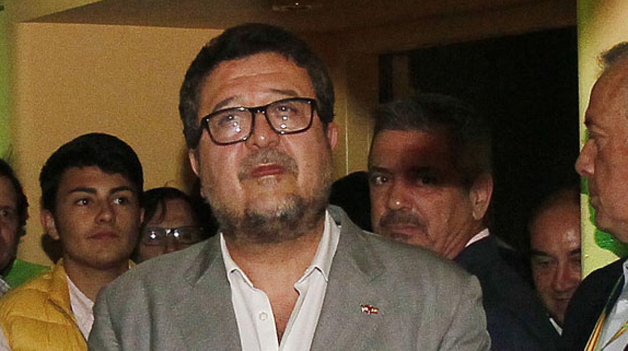 Miembros de Vox arropan a Serrano esta noche en Sevilla