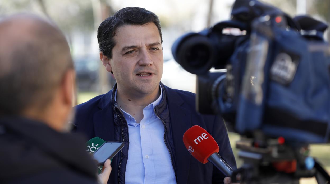 El alcaldable del PP en Córdoba, José María Bellido, durante una comparecencia