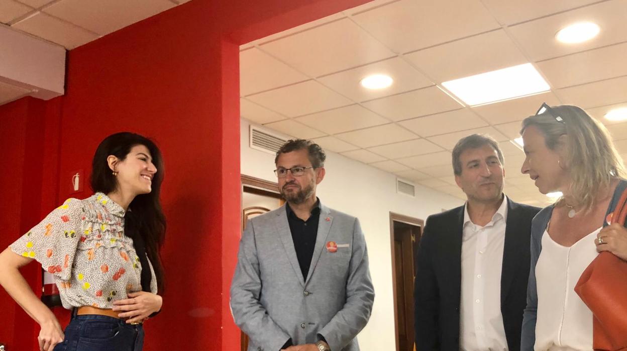 Isabel Albás, durante su reunión con la empresa No Solo Software