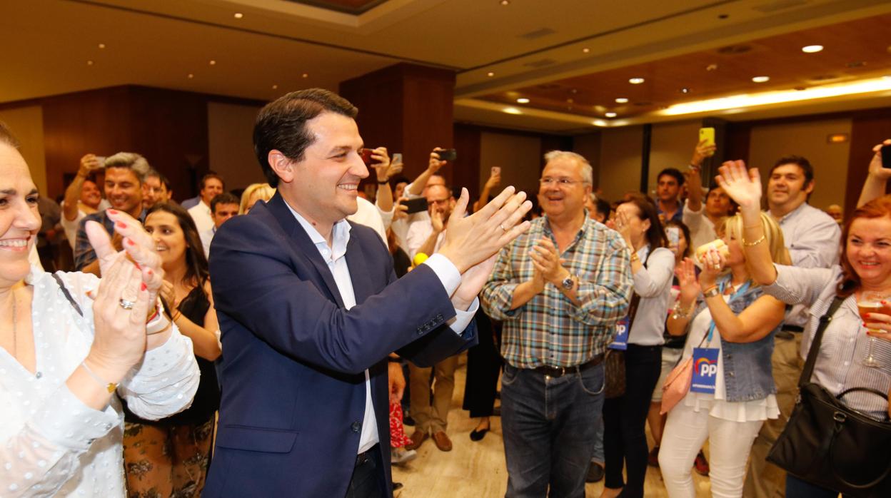 José María Bellido celebra su victoria electoral en los comicios locales de Córdoba