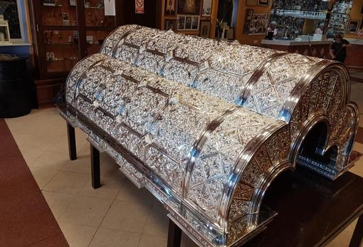 Nuevo techo de la carreta de la hermandad del Rocío de Córdoba