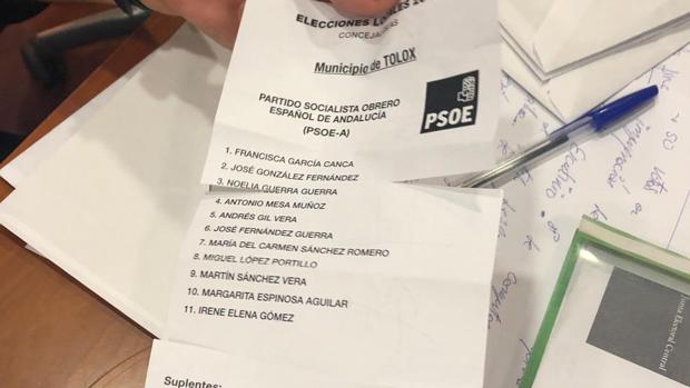 El misterioso voto rajado que obliga a Tolox a jugarse su alcalde a cara o cruz