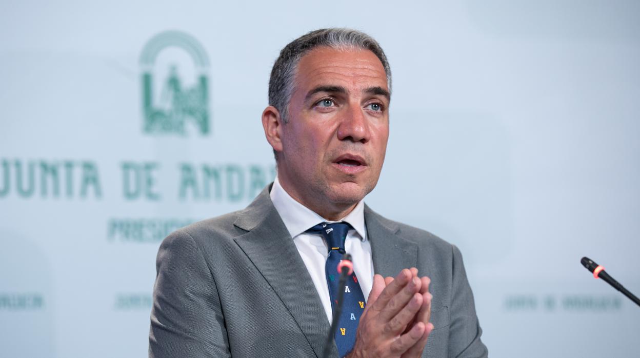 El consejero de Presidencia, Elias Bendodo de la Junta, en una rueda de prensa