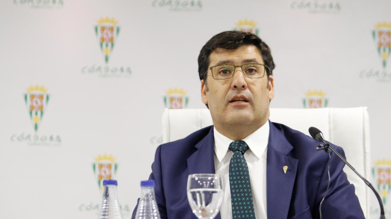 El presidente del Córdoba, Jesús León, en la rueda de prensa del miércoles