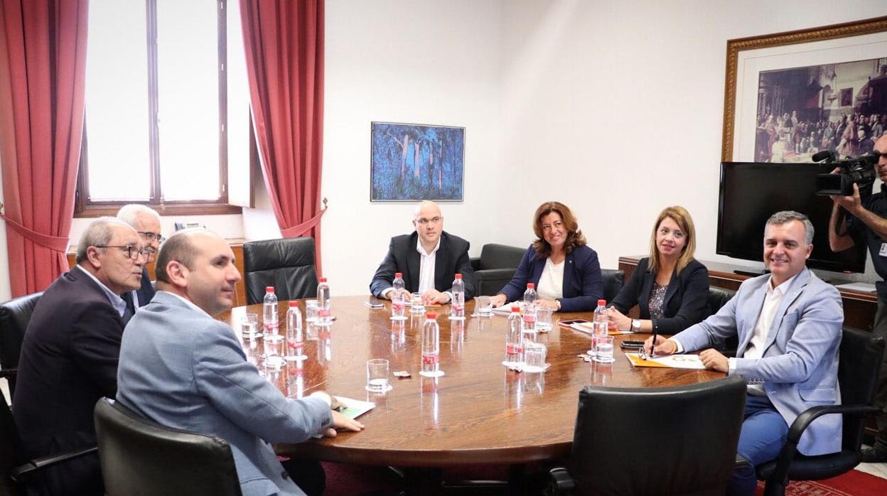 Encuentro entre dirigentes del PSOE andaluz y de Ciudadanos, ayer para hablar de pactos municipales