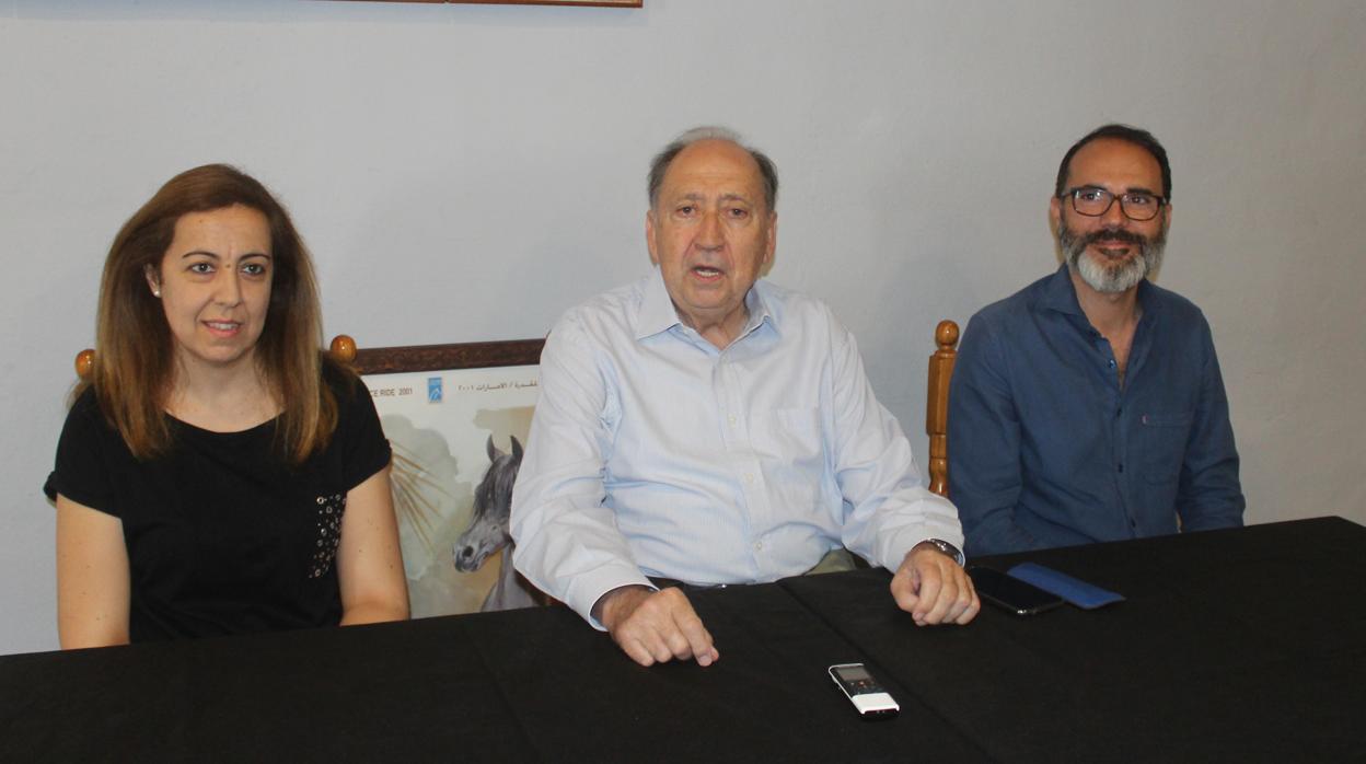 El candidato de Iporba y exalcalde de Baena, Luis Moreno (centro)