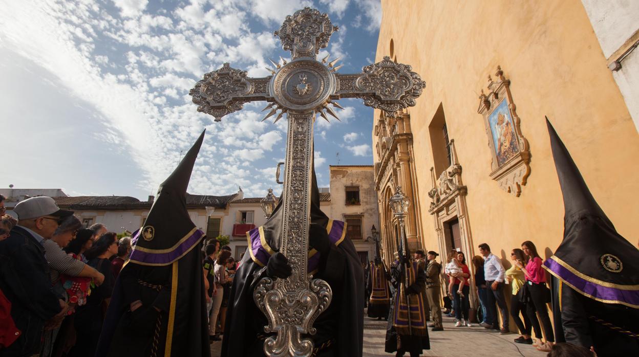 Cruz de guía de la hermandad de las Angustias de Córdoba