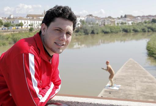 Matrías Gamboa junto al «bañista» en mayor de 2012