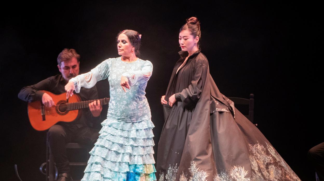 Eva Yerbabuena y Anna Sato, en Granada en la presentación de «Cantos de azúcar» el mes pasado