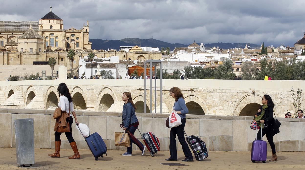 Turistas frente a la Mezquita-Catedral de Córdoba