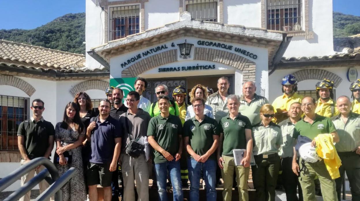 Los evaluadores de la UNESCO junto a autoridade s locales y trabajadores del Geoparque
