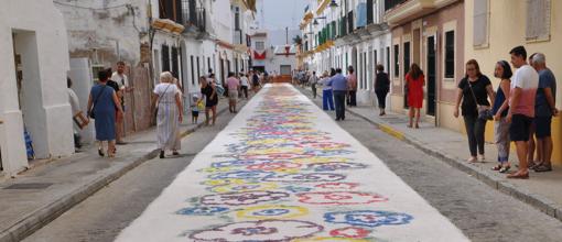 Alfombra de sal en las calles de Chipiona