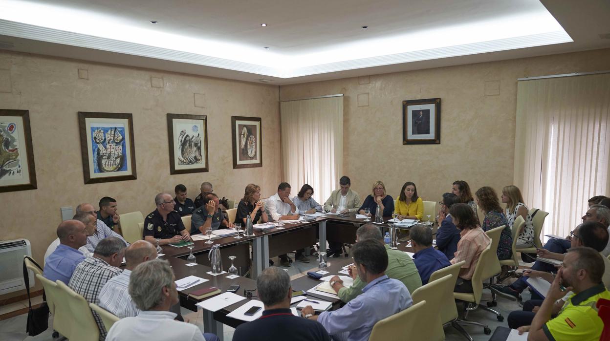 Las diferentes administraciones reunidas en el Ayto. de Almonte con motivo de la Venida