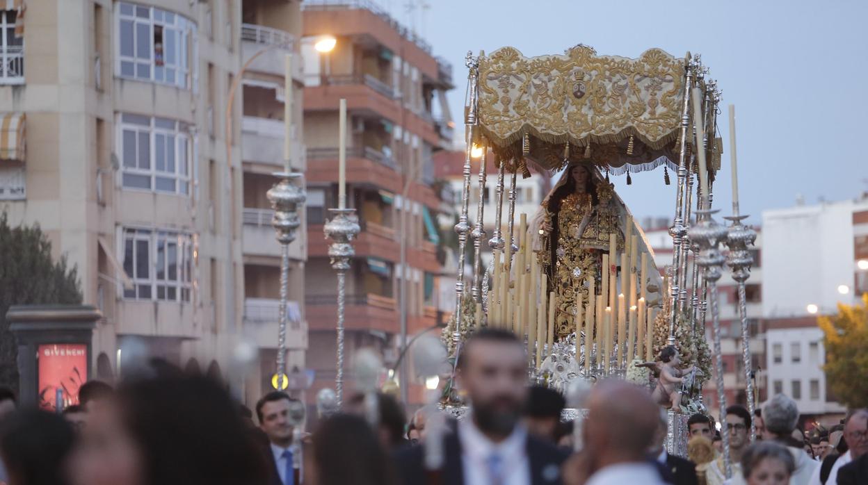 La Virgen del Carmen, tras salir de San Cayetano