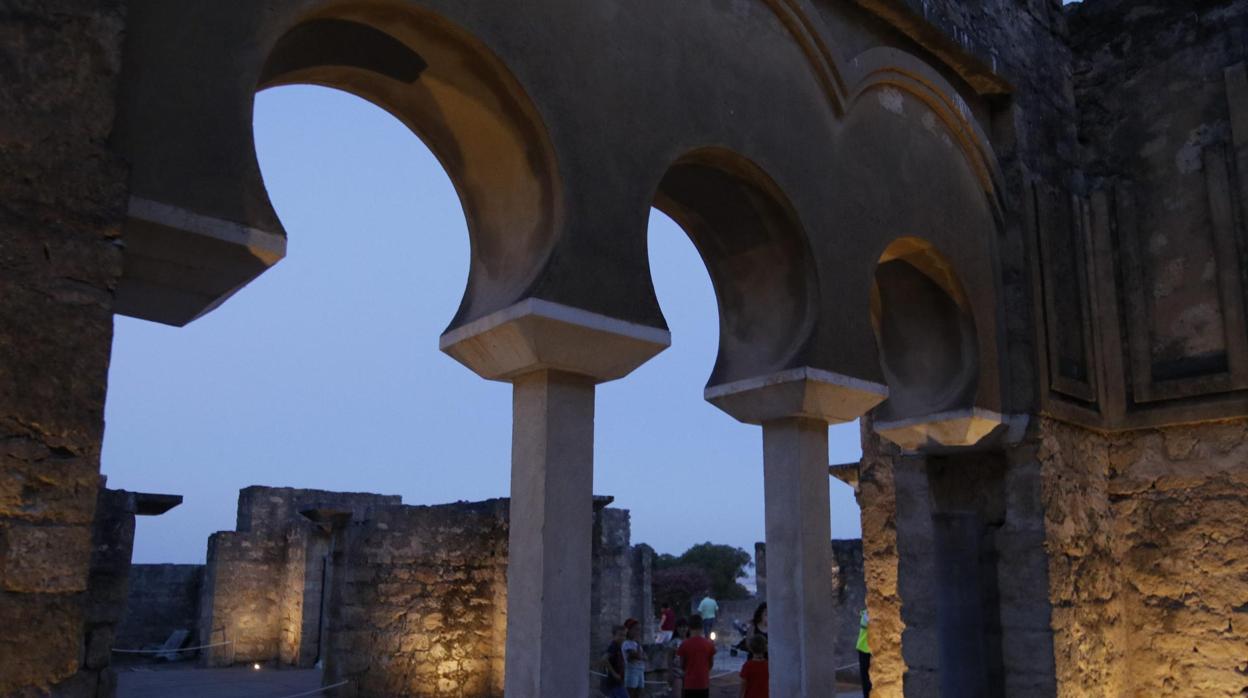 Imagen noctura de Medina Azahara, Patrimonio Mundial de la Humanidad