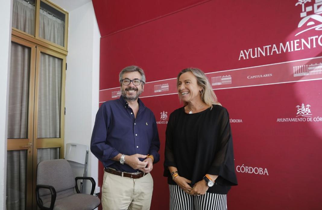 Los concejales Torricoy Albás en la sala de Prensa del Ayuntamiento