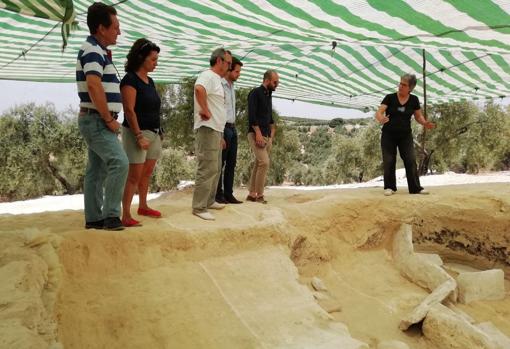 Investigadores en una de las campañas desarrolladas en La Beleña