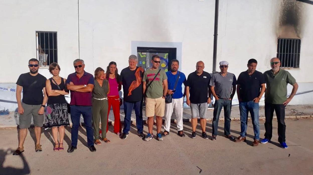 Parte de la plantilla de Onda Jaén se ha concentrado ante las instalaciones siniestradas