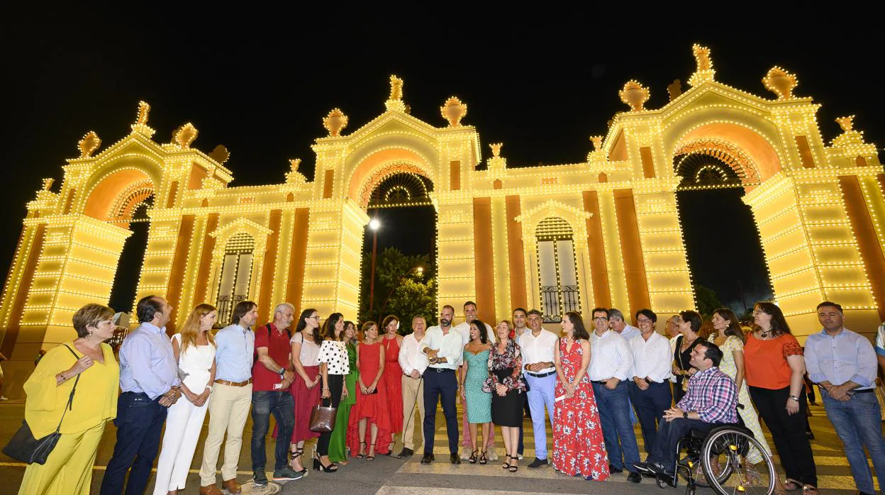 El alcalde, junto a otras autoridades, han inaugurado la Feria de Almería.