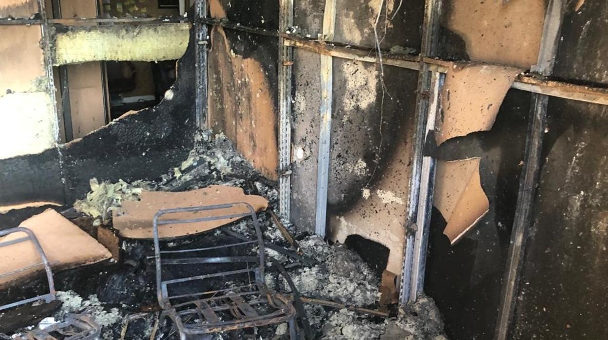 Estado de una de las dependencias de Onda Jaén tras el incendio