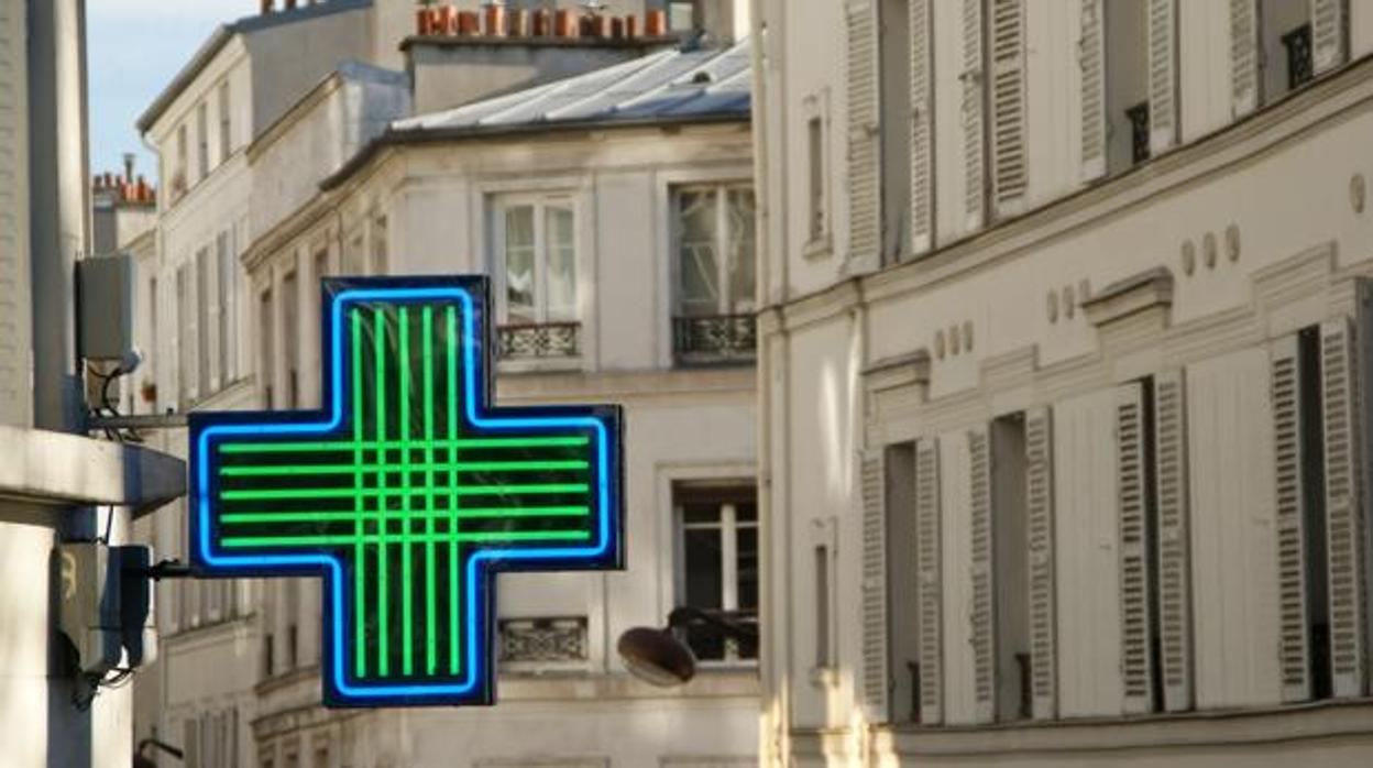 Cartel anunciador de una farmacia