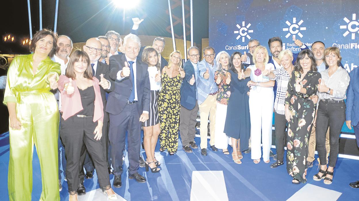 Los presentadores de la radio pública en la gala sobre la programación de la nueva temporada