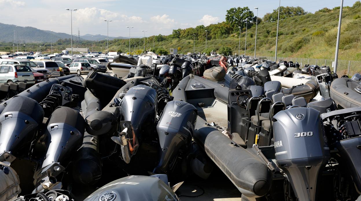 Imagen de narcolanchas en el depósito existente en San Roque
