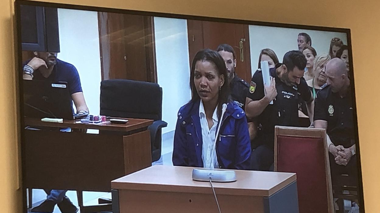 Uno de los momentos de la declaración de Quezada a través de la pantalla para medios de comunicación.