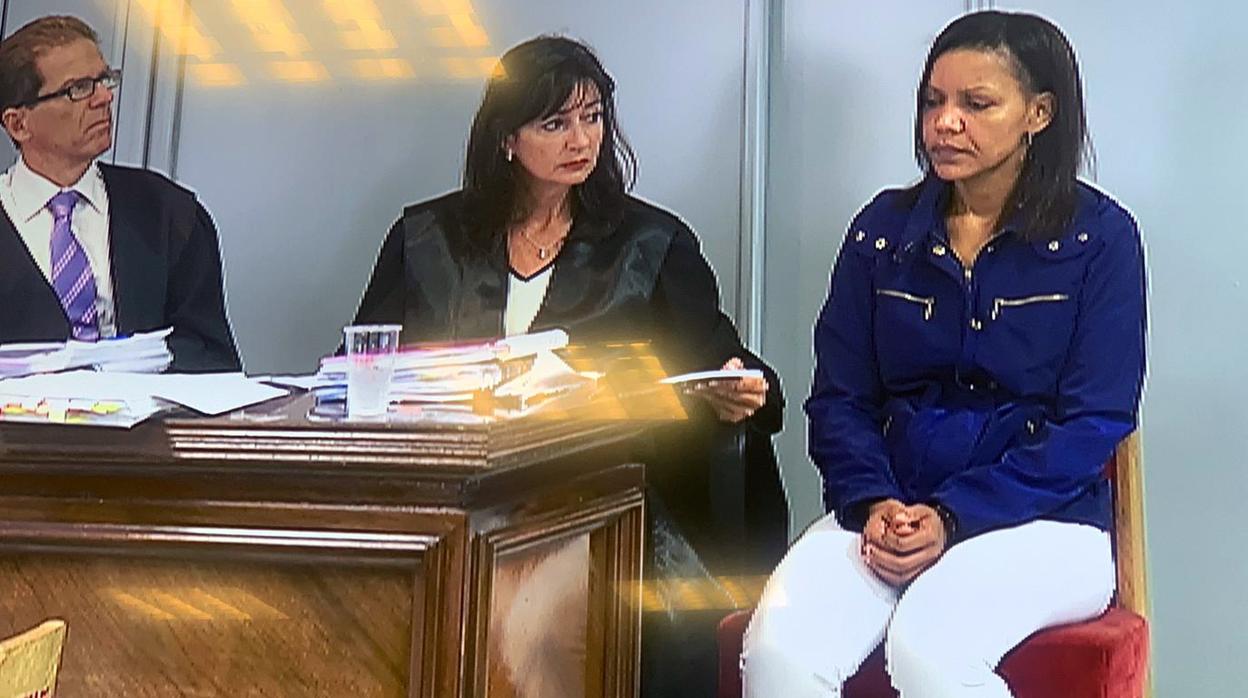 Los abogados de Ana Julia durante una de las sesiones del juicio.