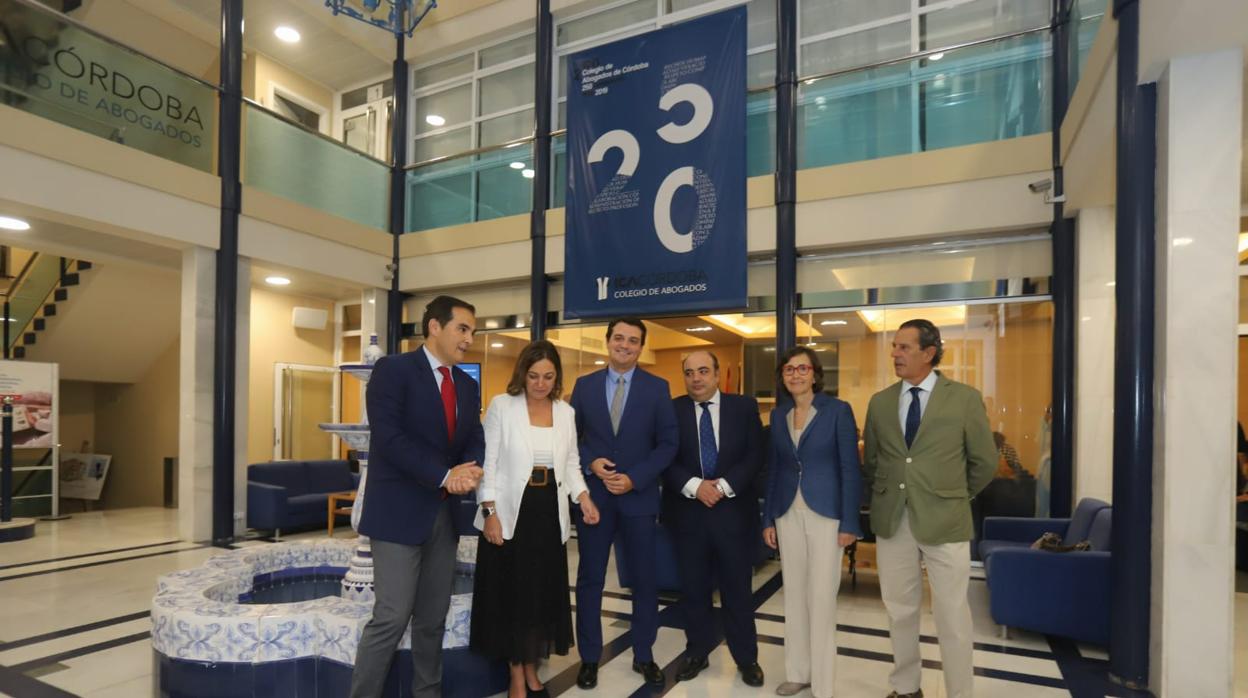 Los alcaldes presentes en el acto de ayer