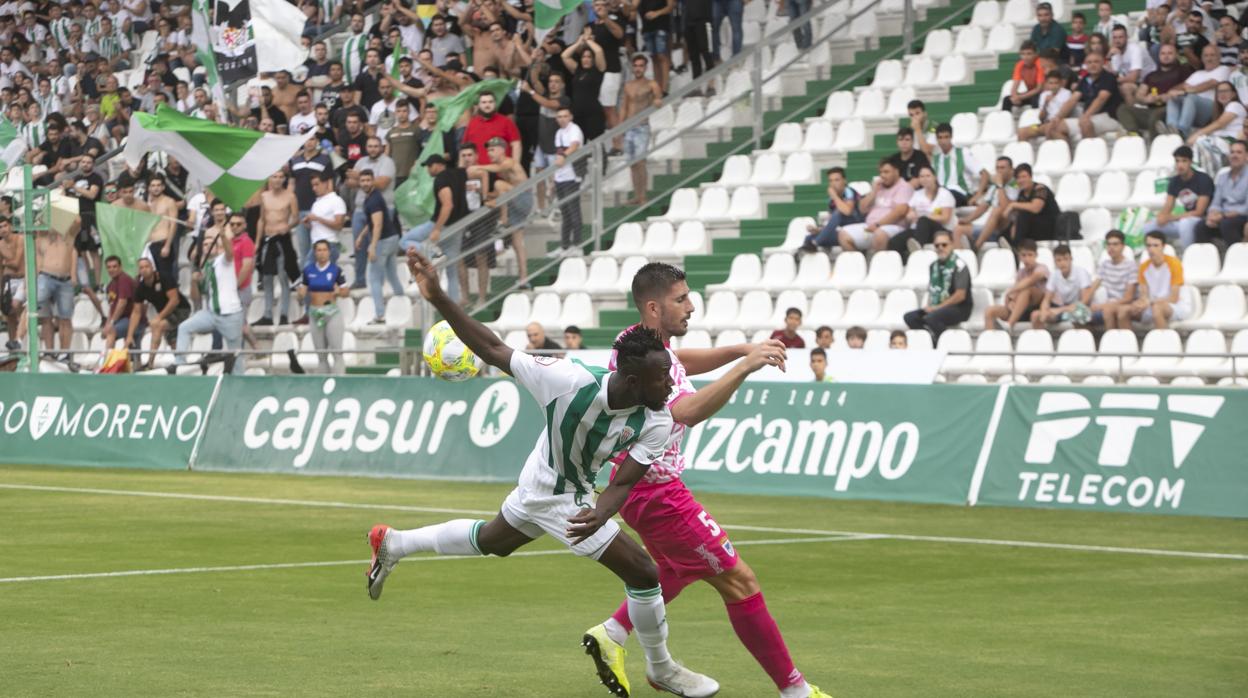 Owusu, en un lance del partido