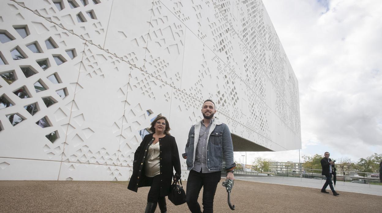 Ángeles Muñoz y Cristian Menacho a su salida de los juzgados en noviembre